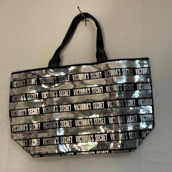 Victoria’s Secret sparkle tote bag comes with small cosmetic bag - Picture 2 of 7